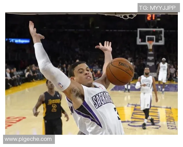 上海篮球队意识争议引发热议球迷对战术执行与团队配合的深度探讨